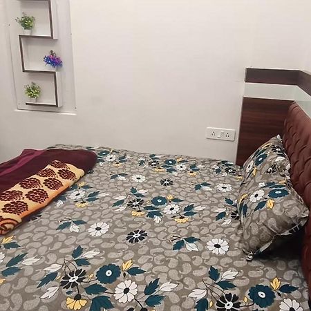 Goenka Home Stay Barsana Chhata Extérieur photo