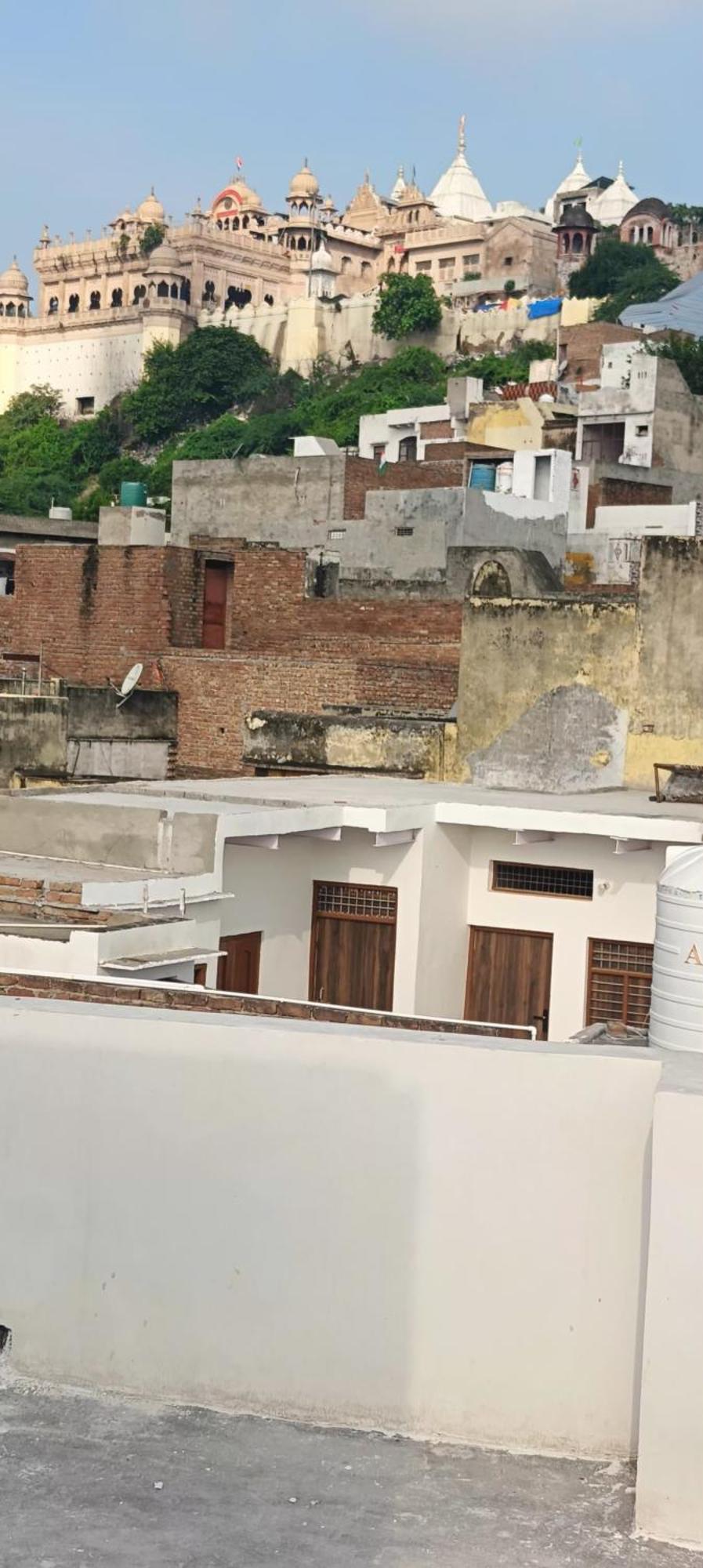Goenka Home Stay Barsana Chhata Extérieur photo